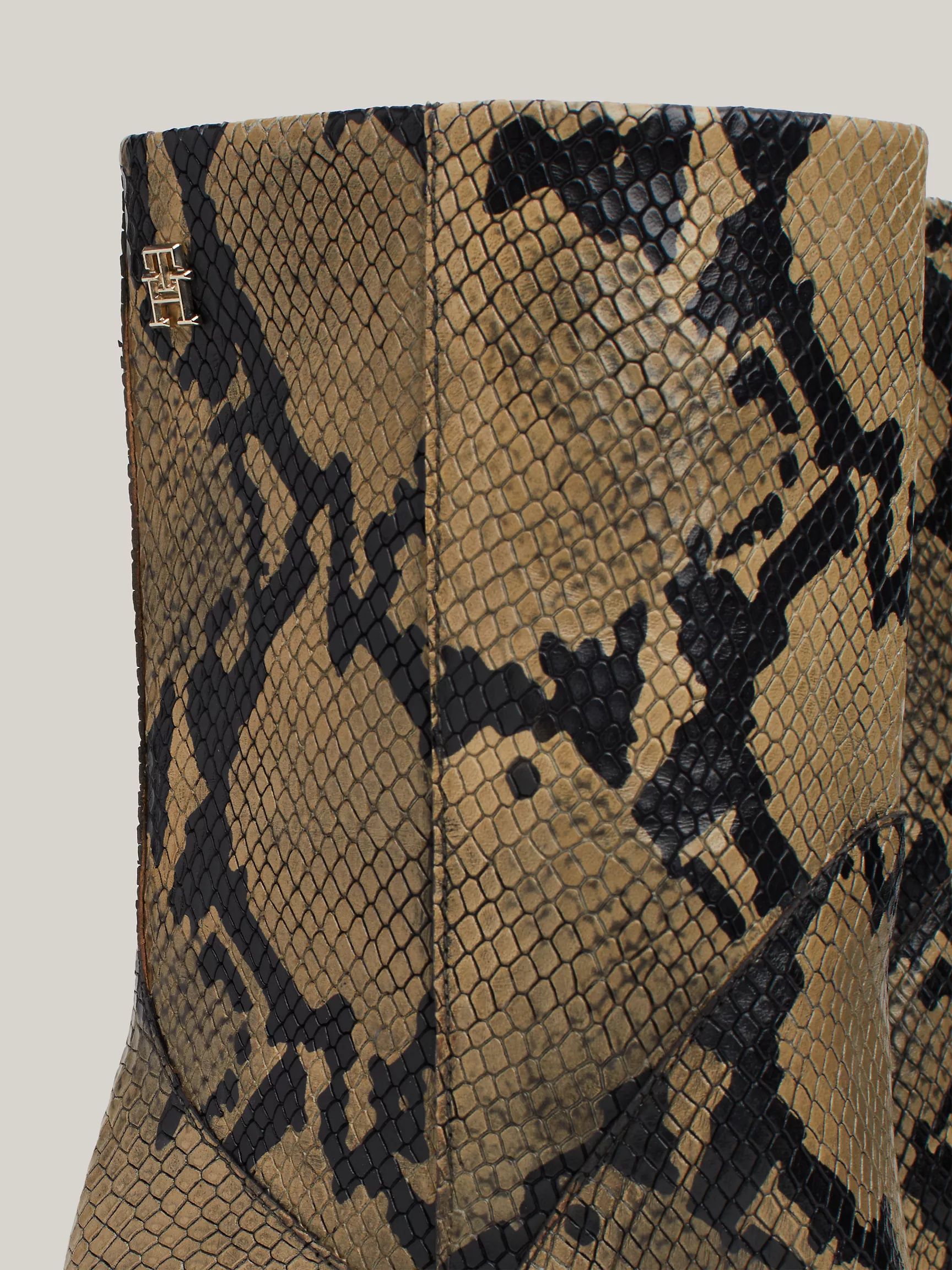 Женские ботинки Tommy Hilfiger, Ковбойские сапоги на каблуке из кожи с тиснением под змею