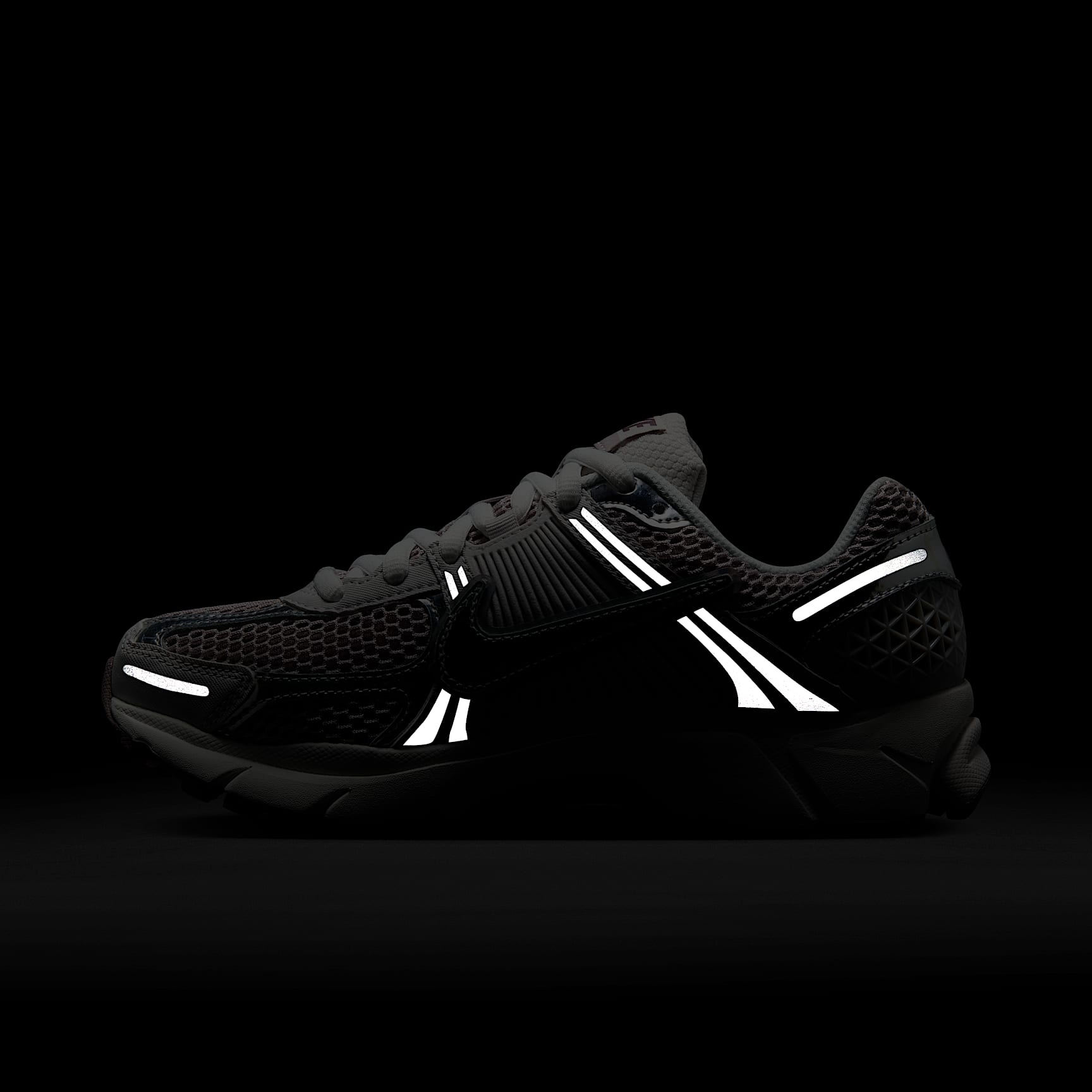 Nike Zoom Vomero 5 Women's Shoes